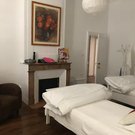 Beautifully Renovated Rooms On Place New York-3